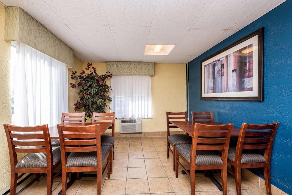 Motel 6-Cedar Rapids, Ia - Airport Esterno foto